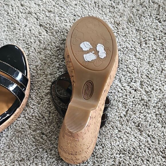 NWT SOFFT  Black Wedge Sandals 7.5 - Picture 6 of 6
